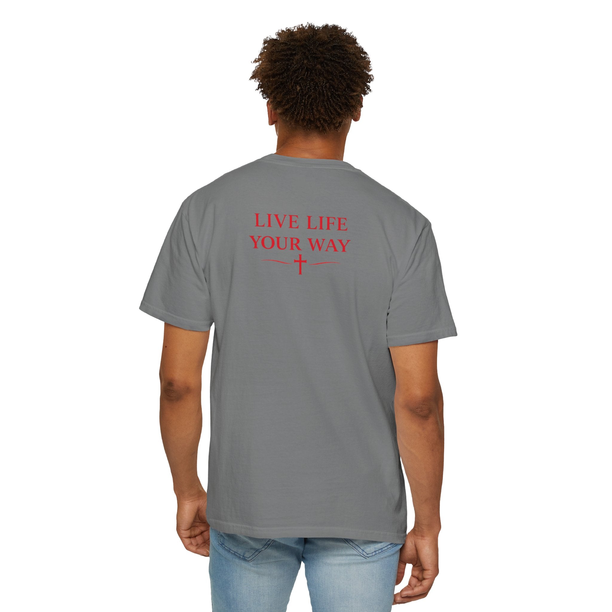 Vive la vida a tu manera, Letras rojas, Camiseta de hombre