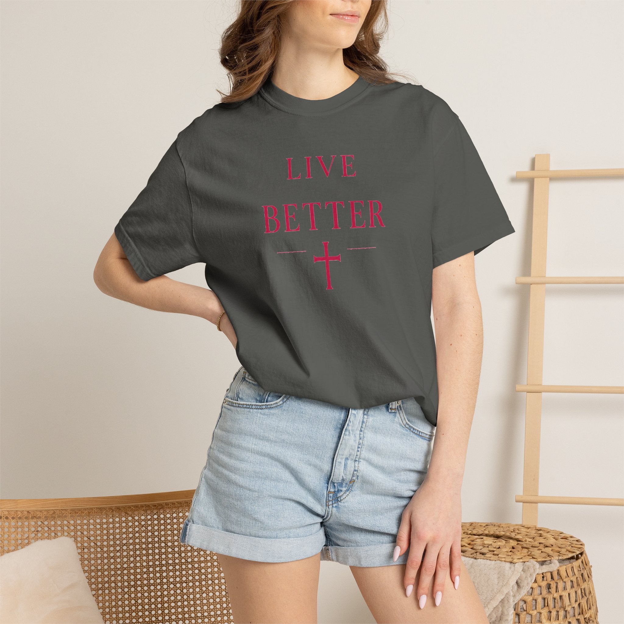 Camiseta "Live Better" para hombre - Camiseta inspiradora minimalista con cruz