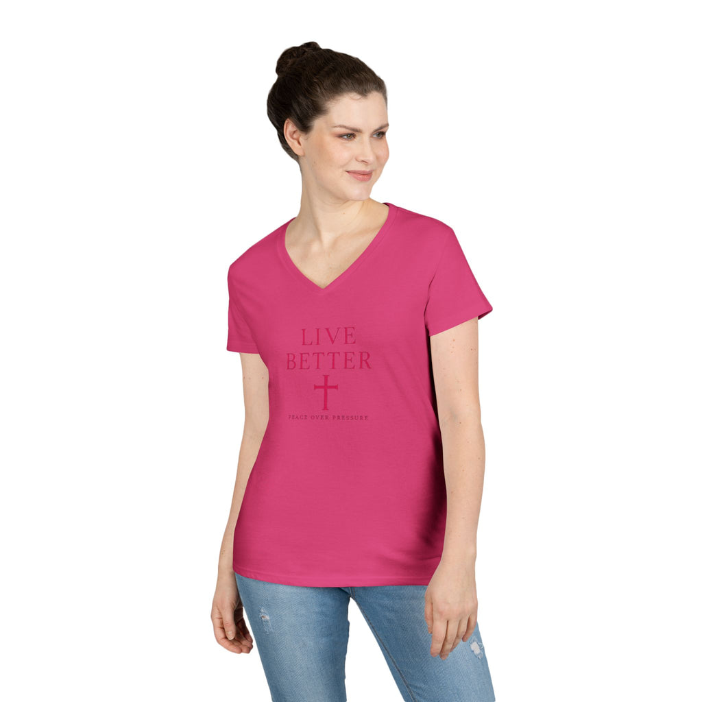 Camiseta de mujer con cuello en V "Live Better Peace Over Pressure" — Camiseta cristiana inspiradora femenina con cruz