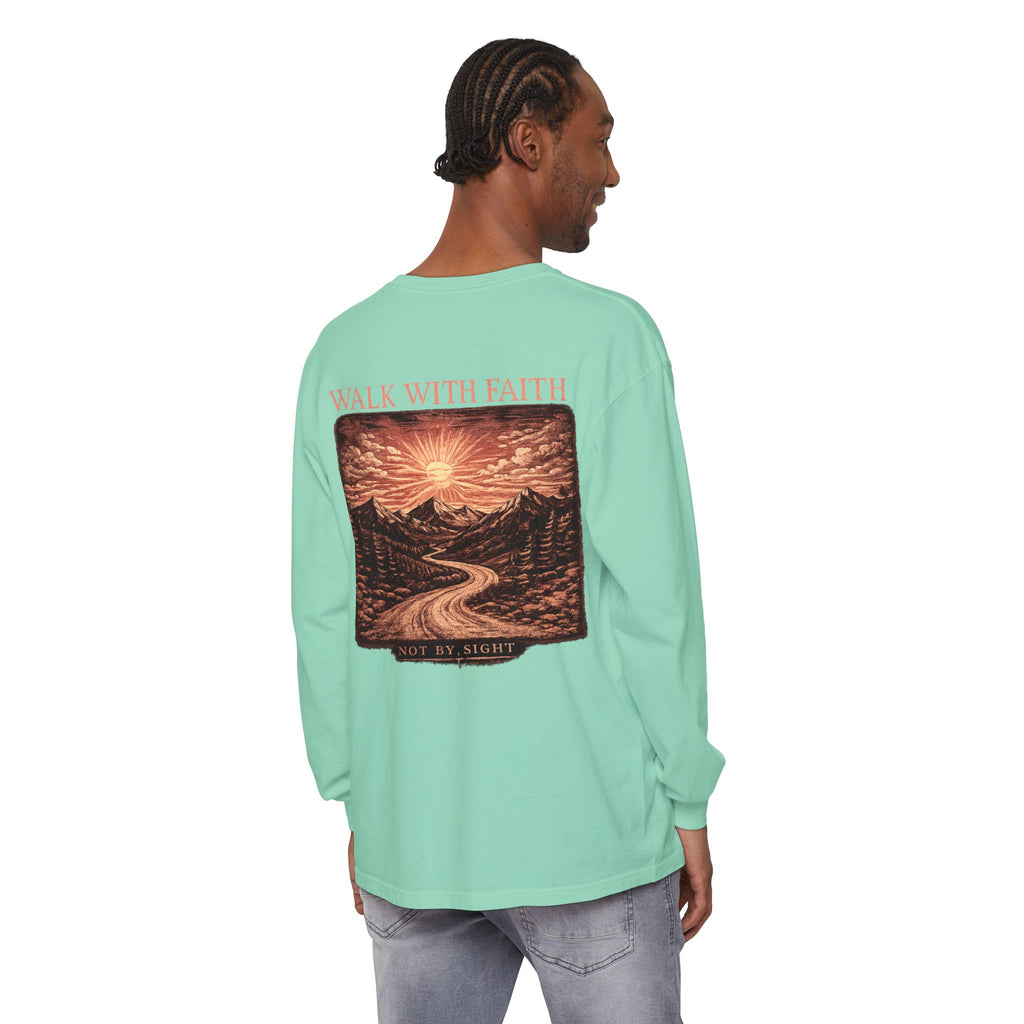 Camiseta de manga larga unisex con cruz "Vive Mejor" — Camiseta cristiana "Camina con fe"