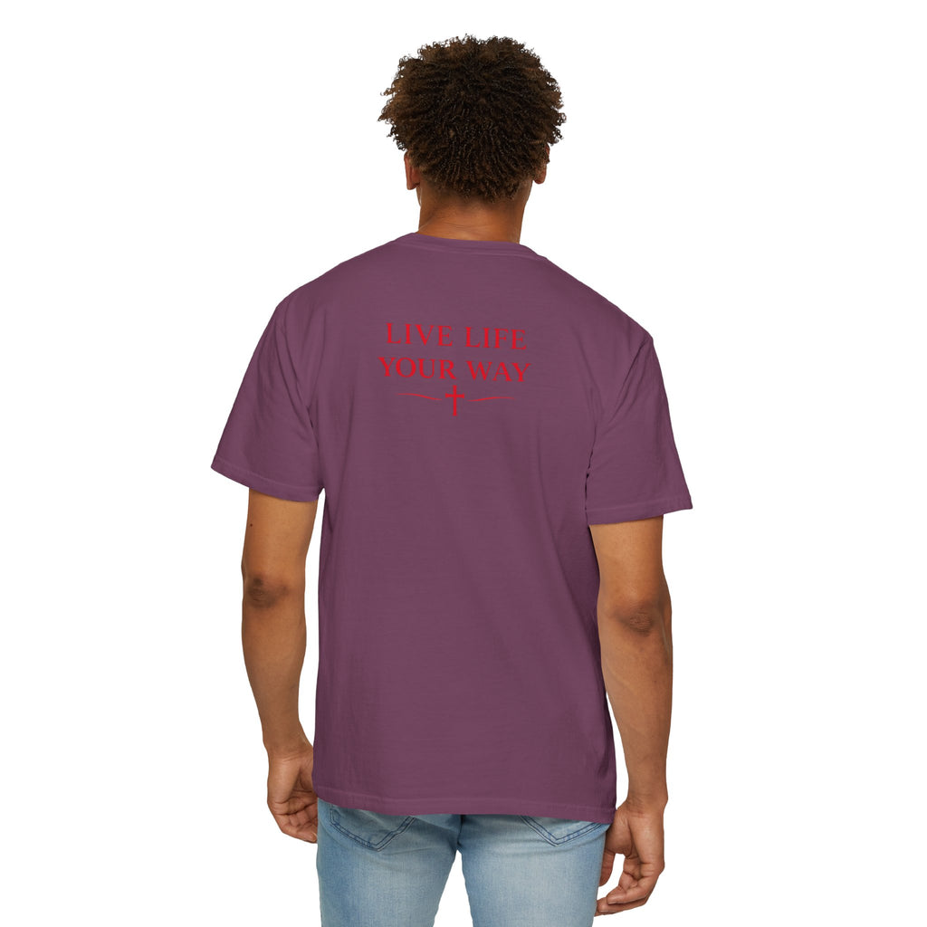 Vive la vida a tu manera, Letras rojas, Camiseta de hombre