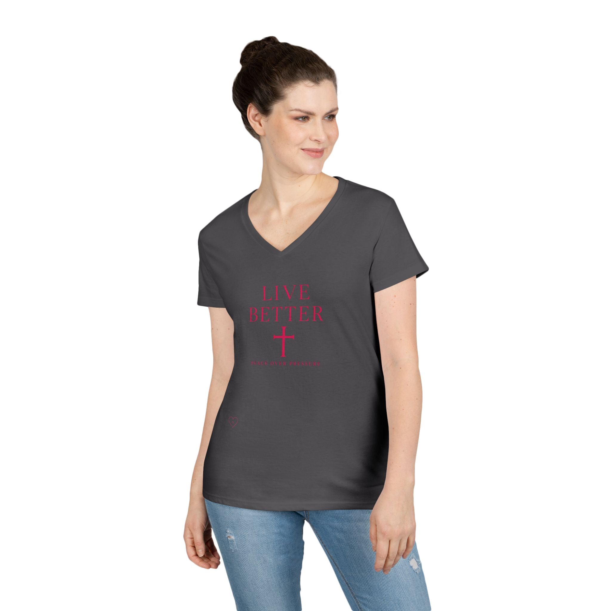 Camiseta de mujer con cuello en V "Live Better Peace Over Pressure" — Camiseta cristiana inspiradora femenina con cruz