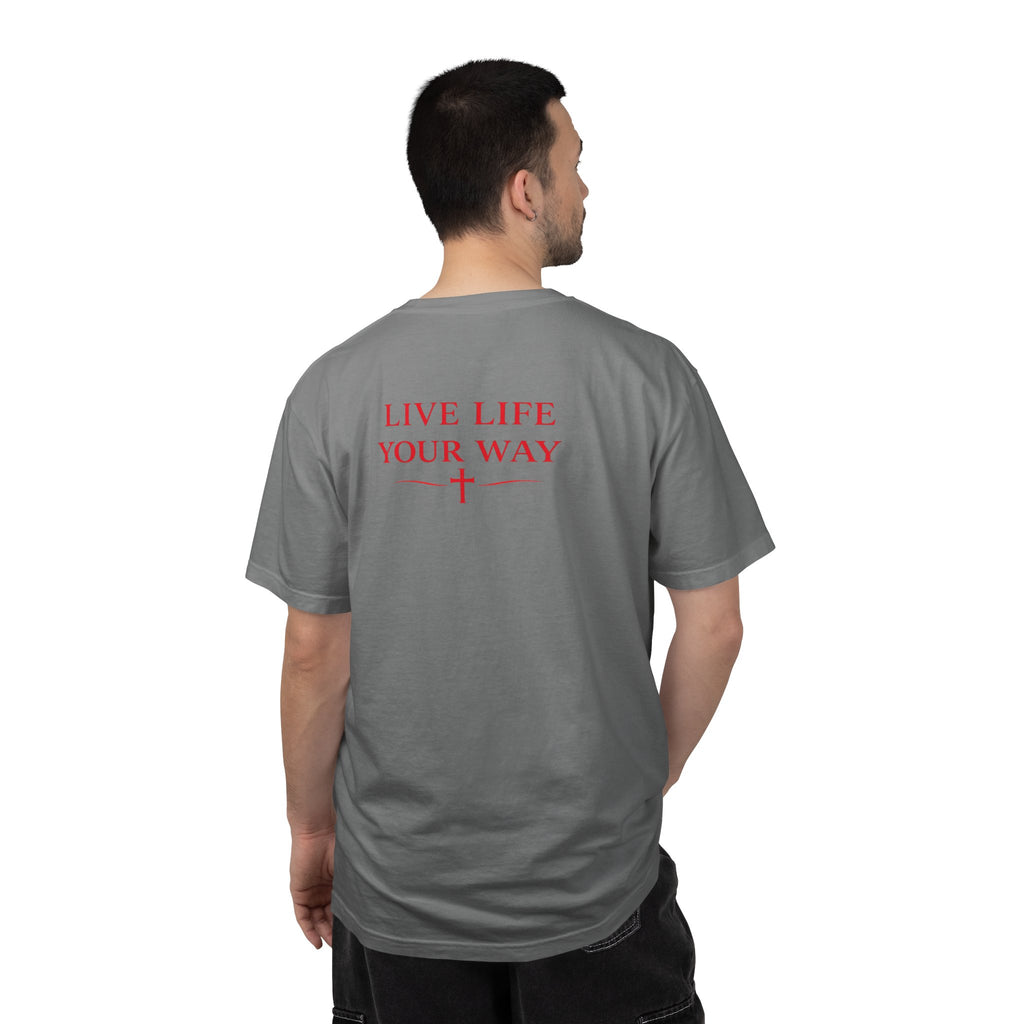 Vive la vida a tu manera, Letras rojas, Camiseta de hombre