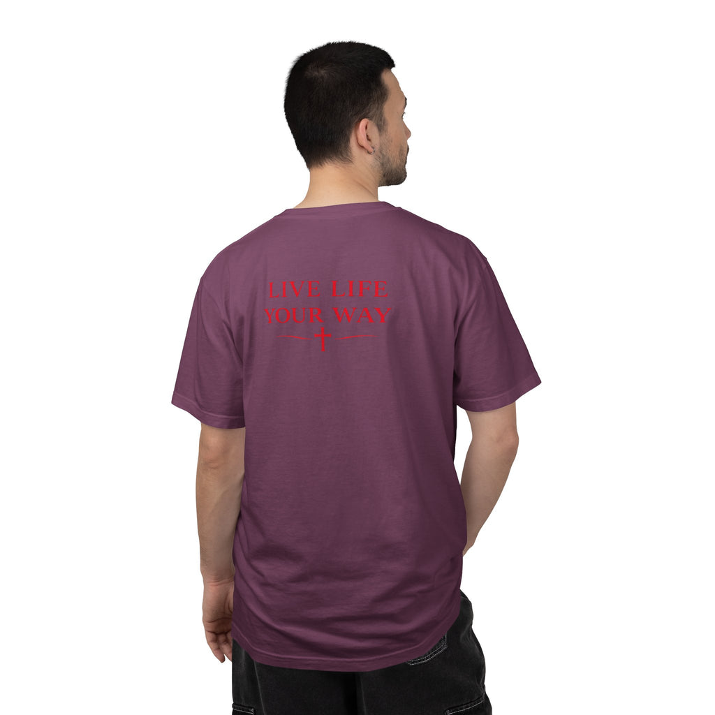 Vive la vida a tu manera, Letras rojas, Camiseta de hombre