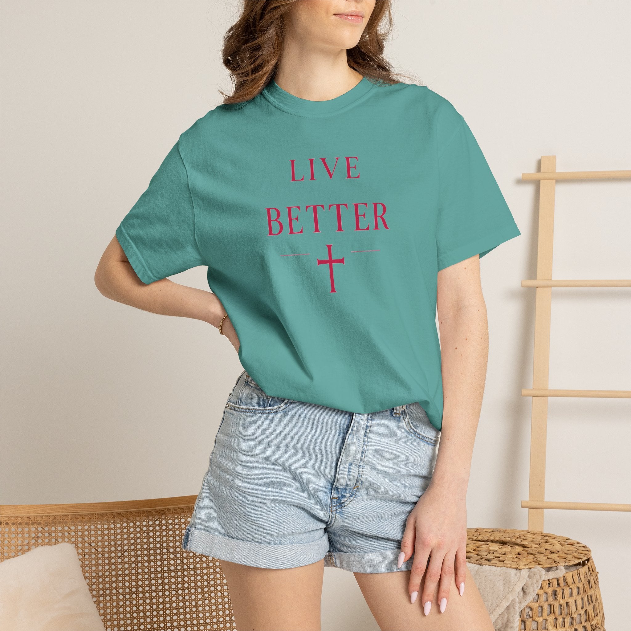 Camiseta "Live Better" para hombre - Camiseta inspiradora minimalista con cruz